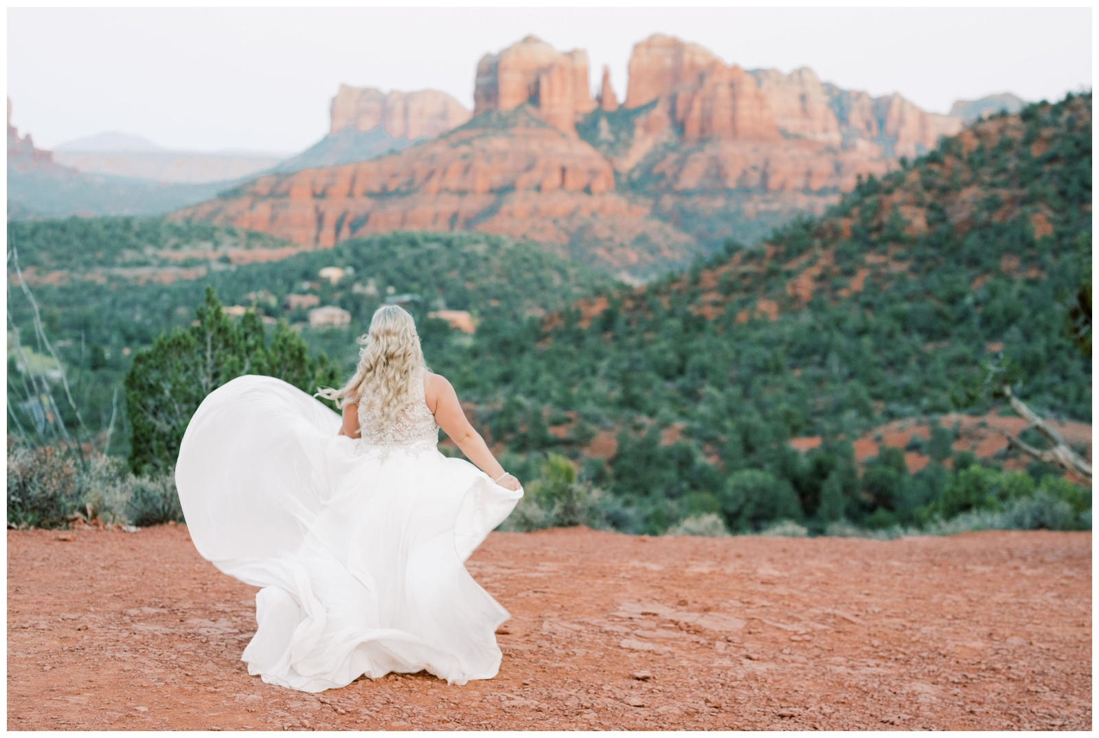 Sedona wedding backdrop featuring Cathedral Rock