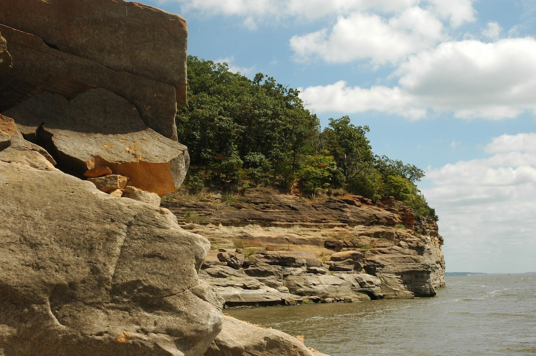 Red Sandstone bluffs along Lake Red Rock