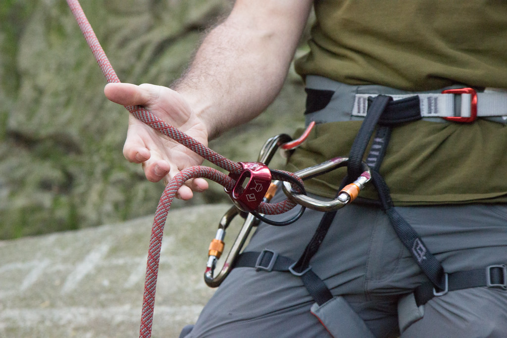 how to belay