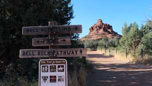 A clearly visible trail sign marks the beginning of the Bell Rock hiking path