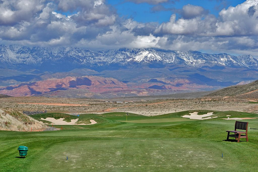 View of the 4th (O' Chute) Hole at Copper Rock Golf Course with orange mountains in the backdrop