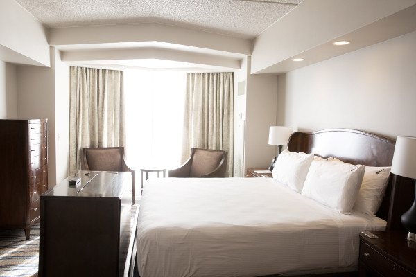 Cherokee Suite King Bed and Marble Columns at Hard Rock Hotel