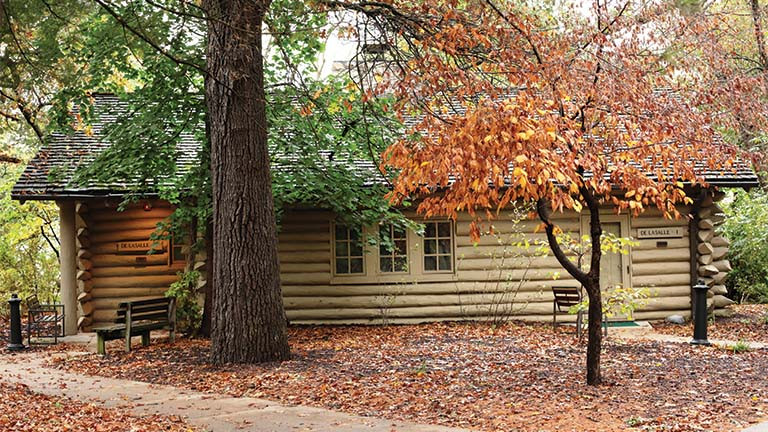 Fall season cabin at Starved Rock Lodge with colorful leaves