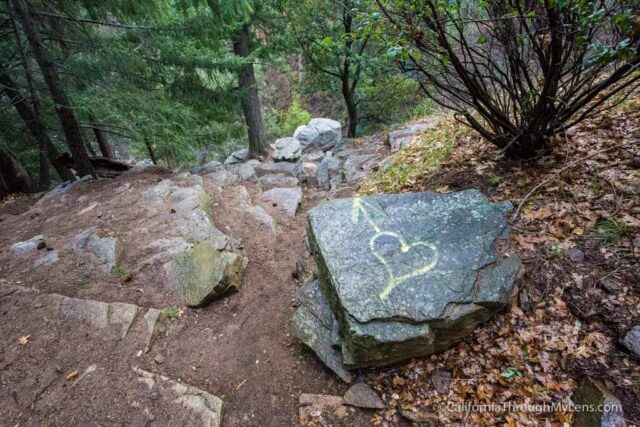 Rock with a painted heart symbol marking the turn towards Heart Rock Waterfall