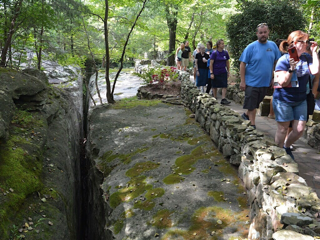 Deep crevices running alongside the Enchanted Trail adding to the adventurous atmosphere of Rock City