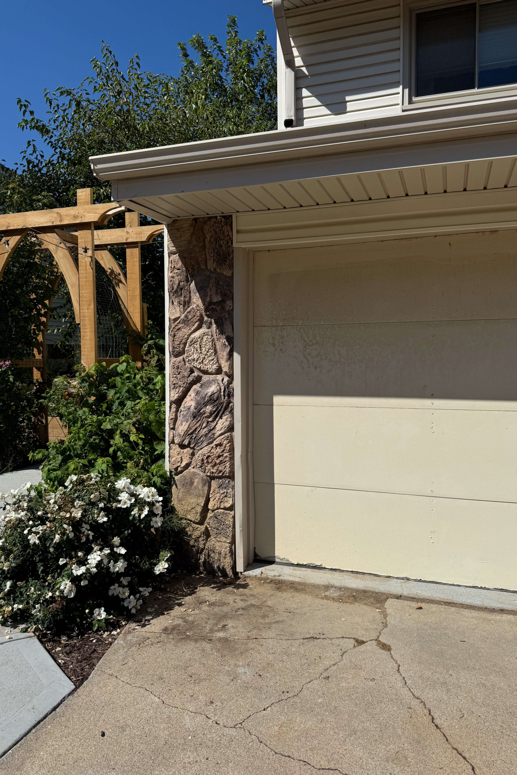 Close-up before picture of 1970s rock siding with heavy texture and deep grooves.