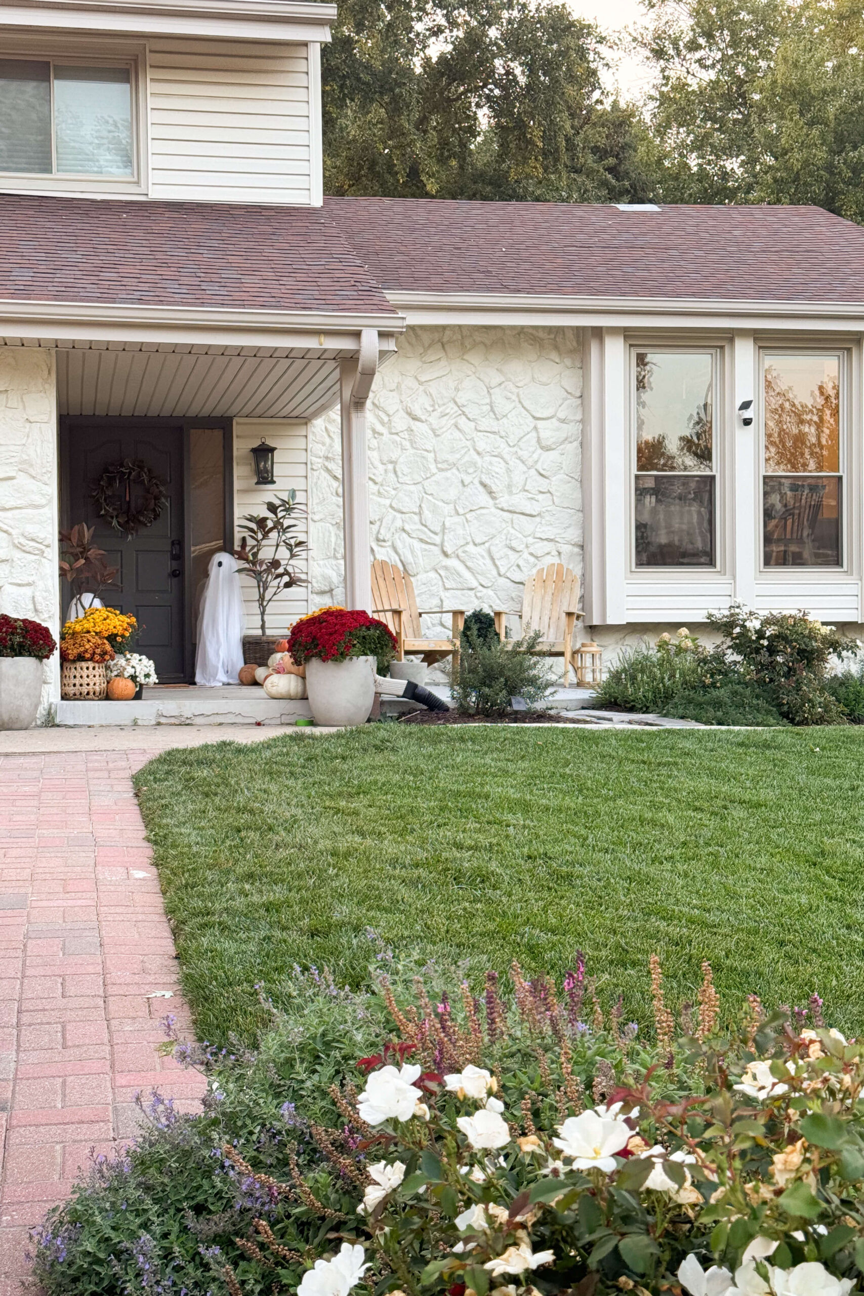 Full view of the gorgeous home exterior after the rock siding makeover.