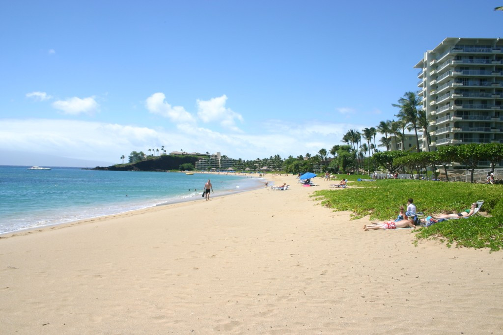 Panoramic view of Ka'anapali Beach with Black Rock prominently featured in the background.