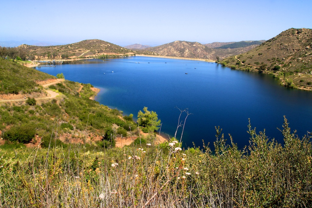 Scenic Lake Poway reflecting the surrounding hills, marking the starting point of the Potato Chip Rock hike in Poway, San Diego County.