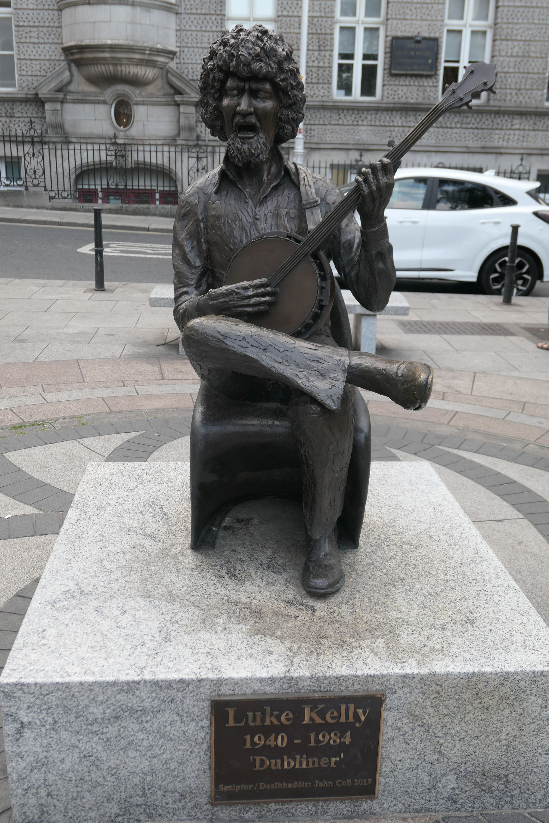 Statue of Luke Kelly of The Dubliners in Dublin, Ireland