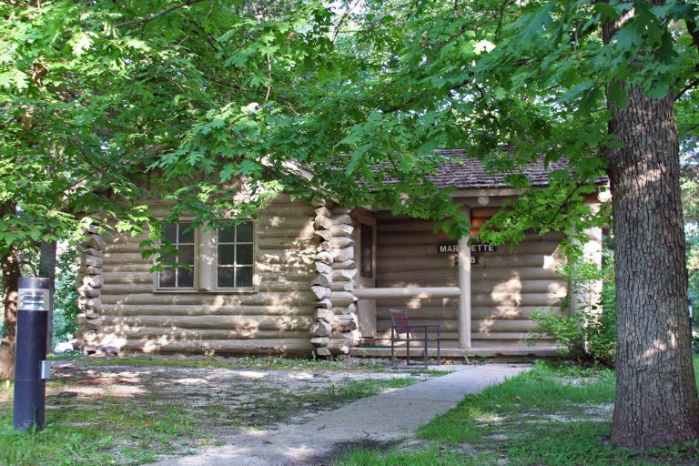 Marquette Pioneer Cabin exterior at Starved Rock Lodge