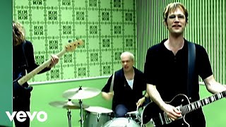 Semisonic's &quot;Closing Time&quot; music video still, a 90s alternative rock anthem that captured a specific moment in time.