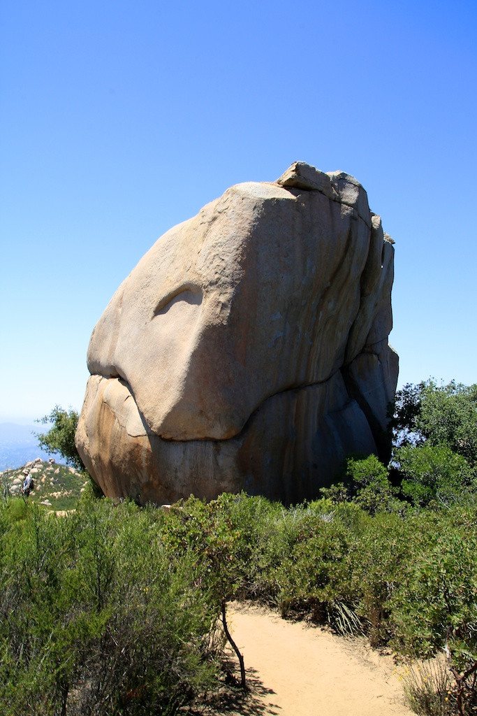 Boulder-strewn landscape near the summit of Mt. Woodson, offering bouldering opportunities and leading towards Potato Chip Rock.