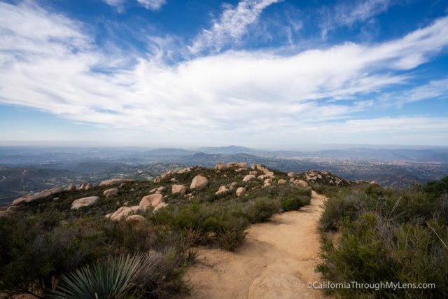 Sweeping vistas of the surrounding landscape from the higher elevations of the Potato Chip Rock trail, rewarding hikers with scenic views.