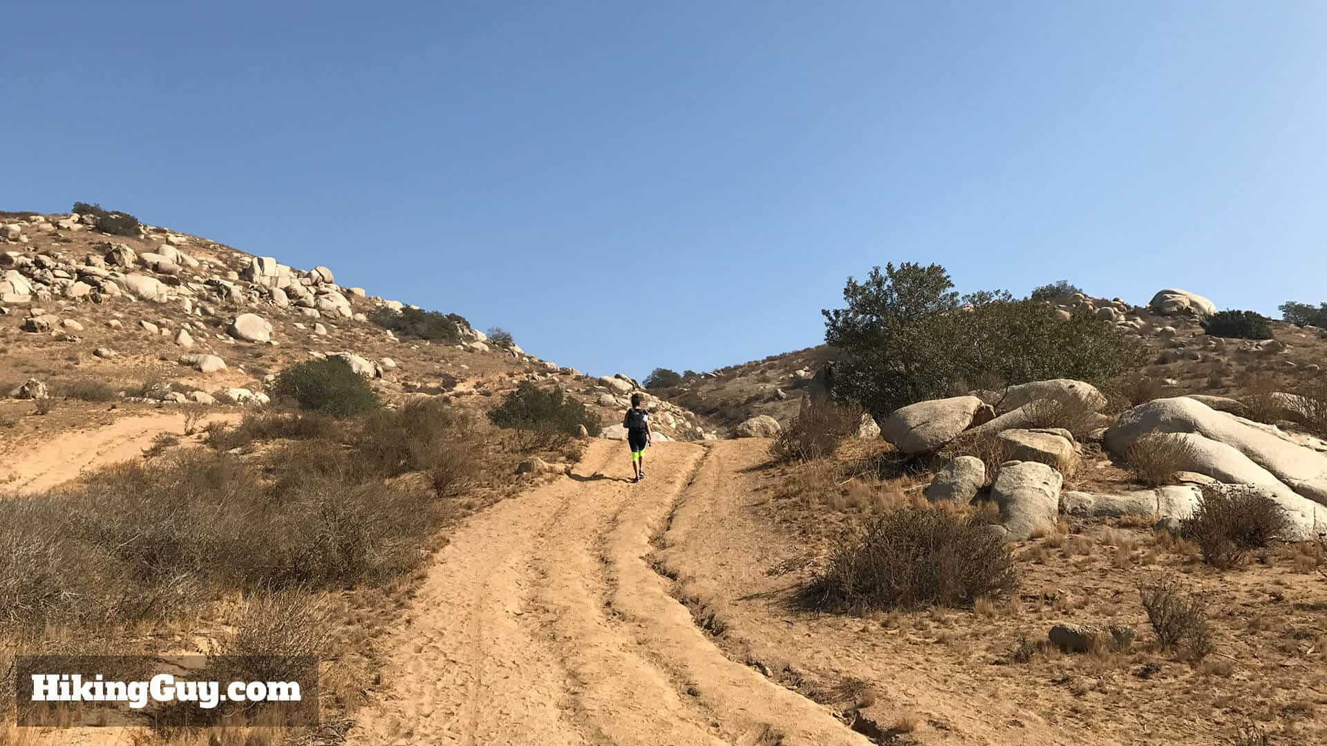 Well-Defined Uphill Trail to Pumpkin Rock: The trail becomes well-defined and heads uphill after the trail junction, leading closer to Pumpkin Rock.