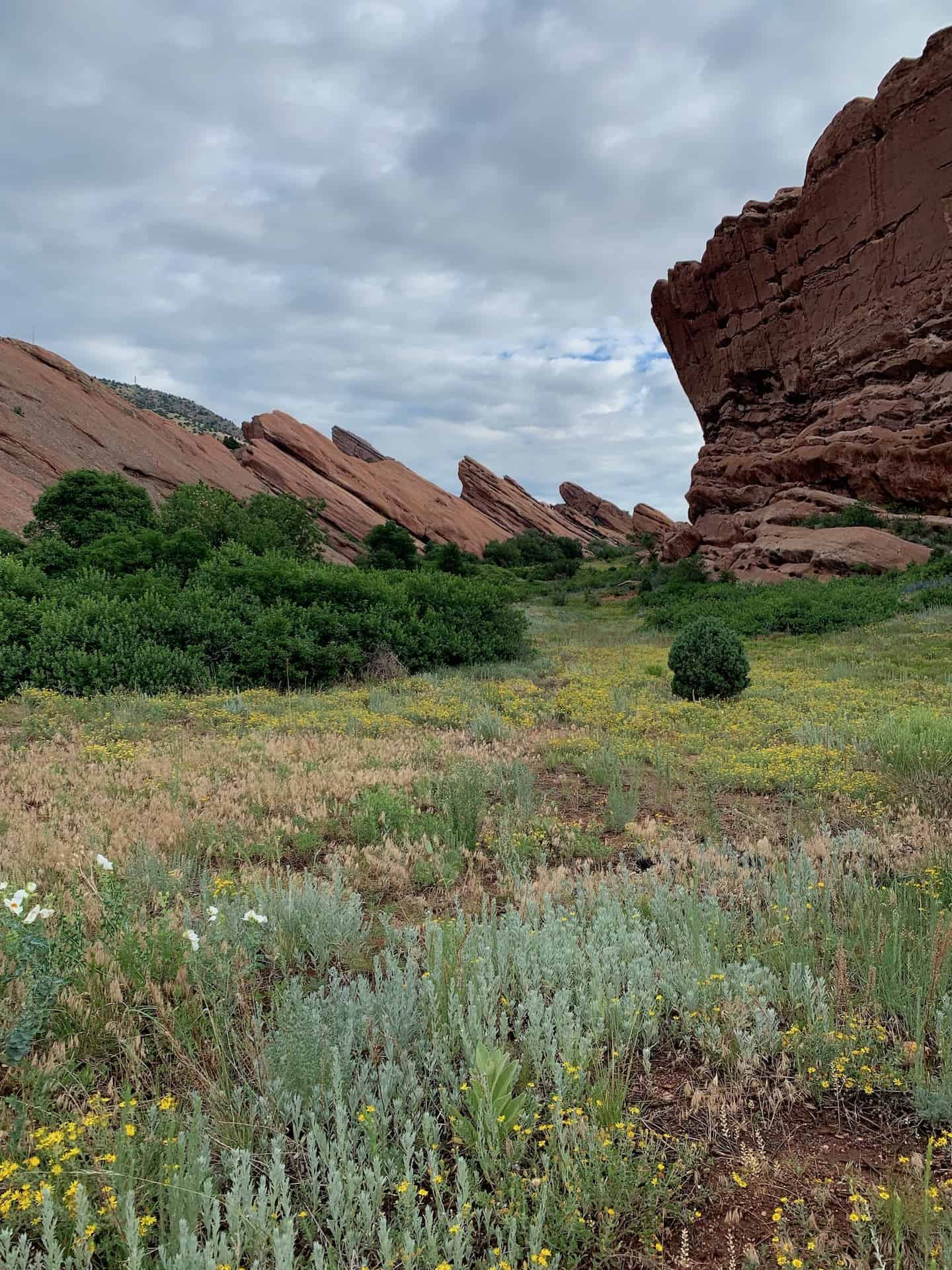 Rocky terrain and natural steps along the Trading Post Trail in Red Rocks Denver