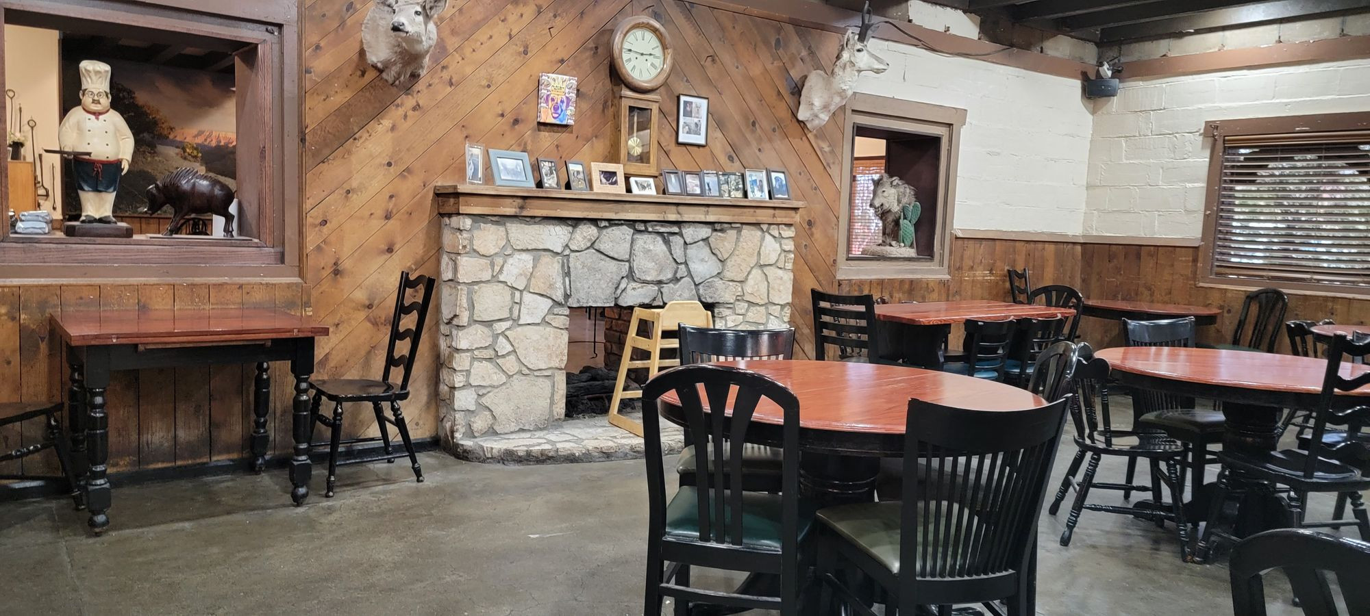 The historic Rock Springs Cafe with a covered wagon in front, showcasing its old west charm.