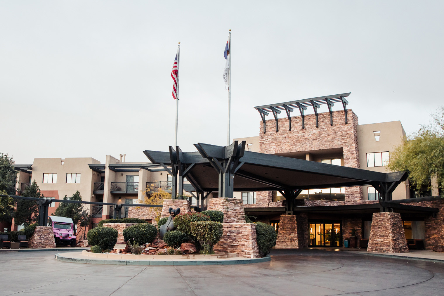 Front view of Hilton Sedona Resort at Bell Rock, showcasing its welcoming facade