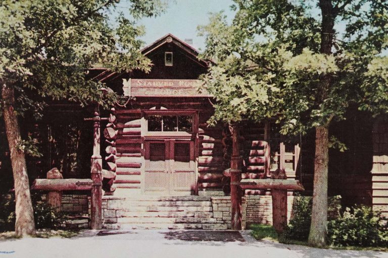 Colorized postcard of the Lodge Entrance at Starved Rock Lodge, presenting a vintage welcome.