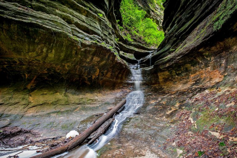 Panoramic vista from atop Starved Rock showcasing the Illinois River