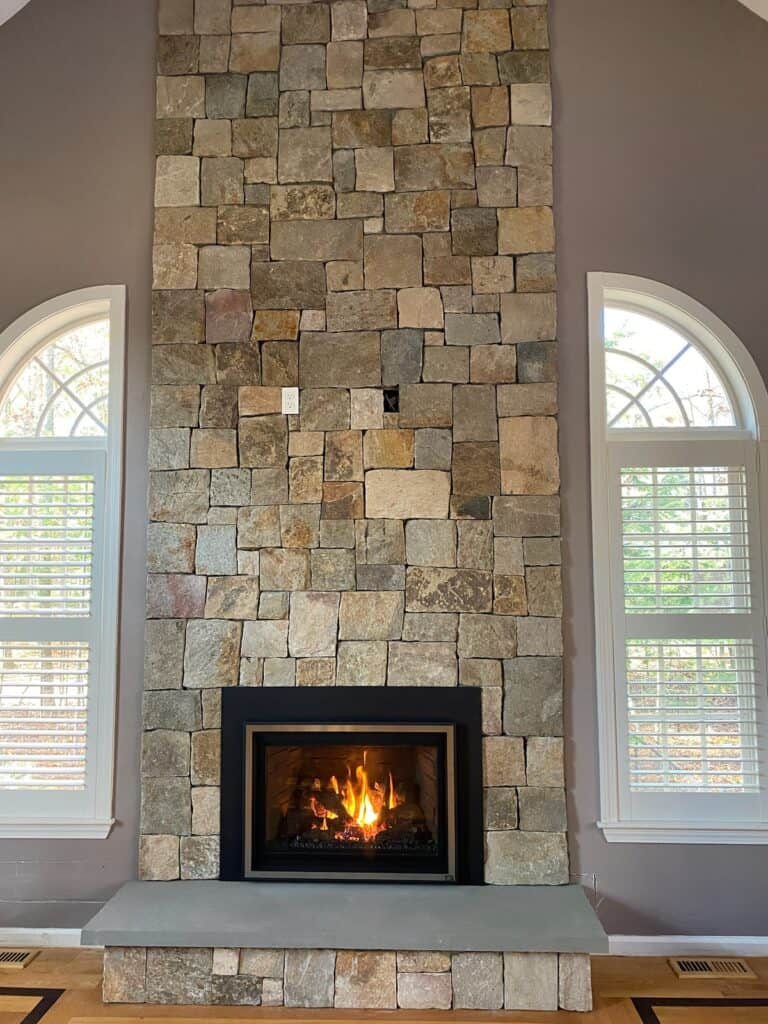 Colonial Tan Square &amp; Rec stone veneer fireplace with a modern patchwork pattern