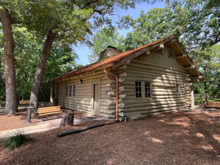 Exterior view of a Sunset Cabin at Starved Rock Lodge in the daytime