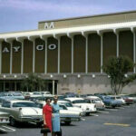 Topanga Plaza in 1964, a landmark indoor mall in California