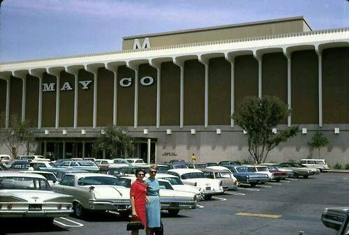 Topanga Plaza in 1964, a landmark indoor mall in California