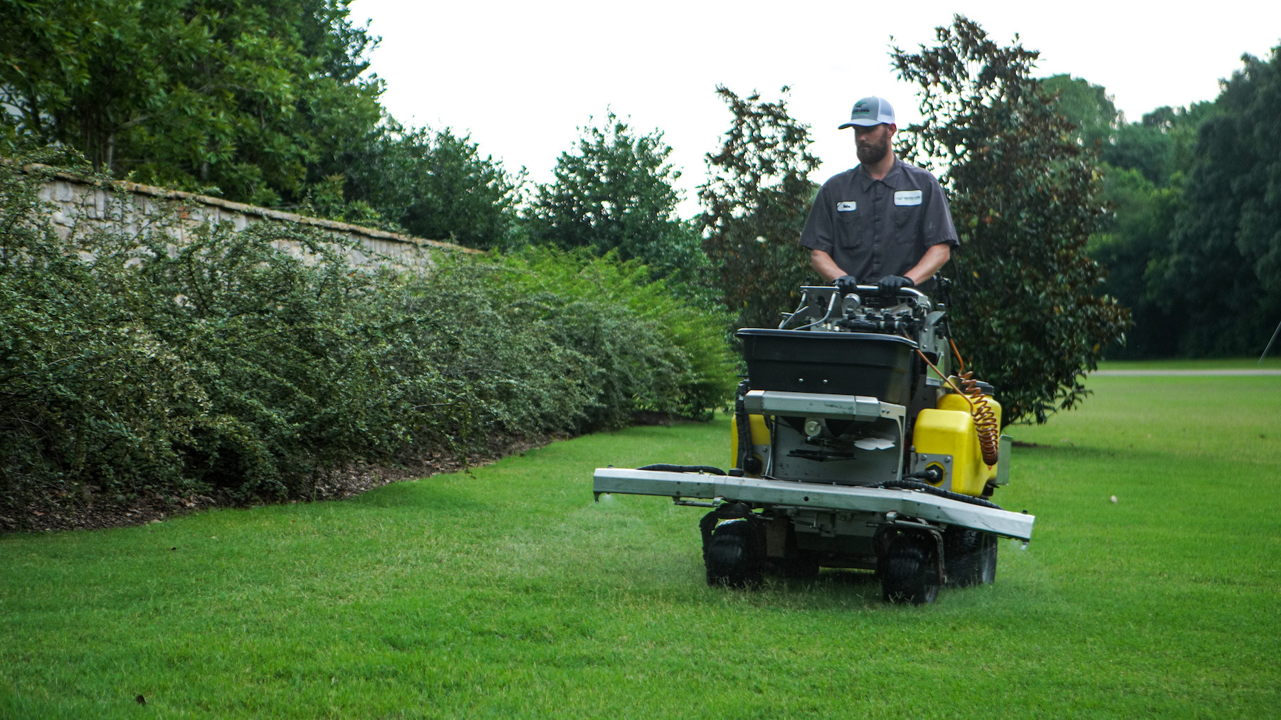 Proper Mowing Techniques to Prevent Grass Clippings in Rocks