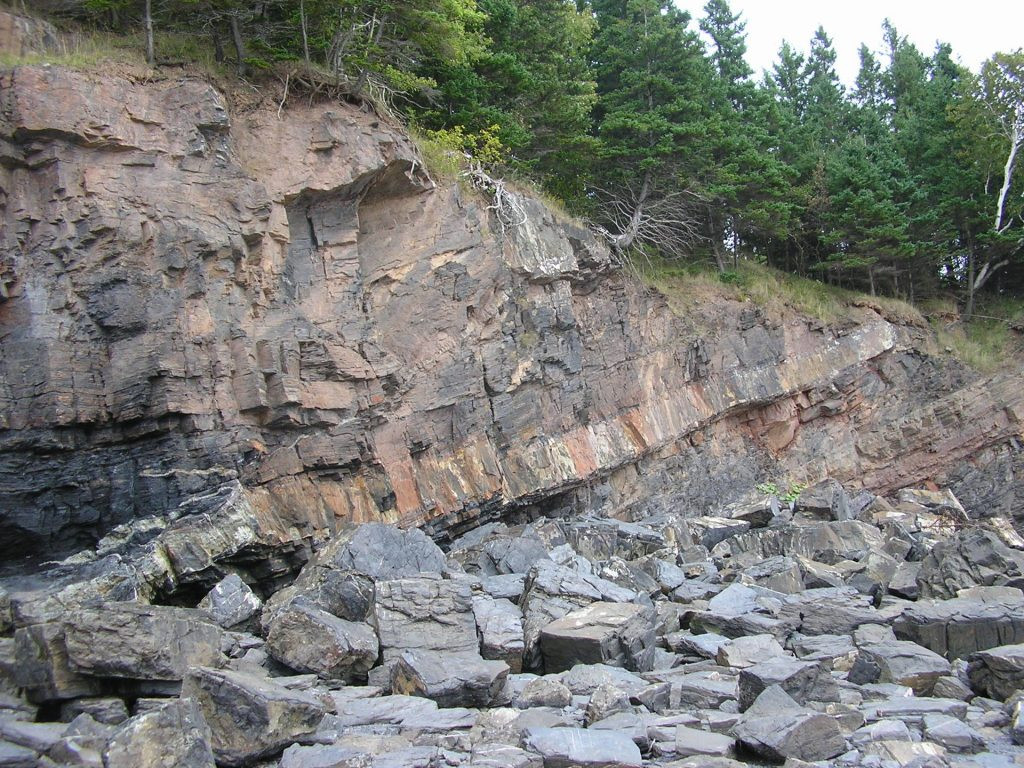 Igneous sill intruding between Paleozoic strata