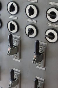 Extension cord featuring a toggle switch, highlighting its durability and compact design.