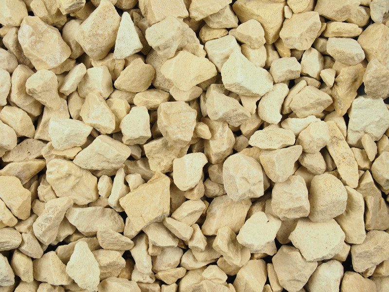 Cotswold buff decorative gravel for garden ponds
