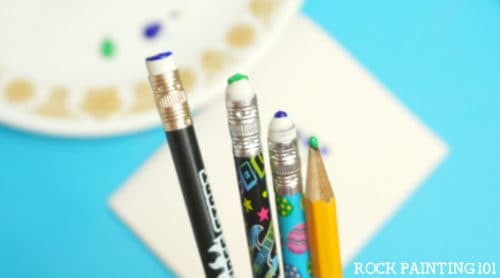 Dot painting for beginners. Learn how to paint rocks with this dotted rock technique. Perfect for rock painting beginners. From dotting tools to simple dotting techniques.