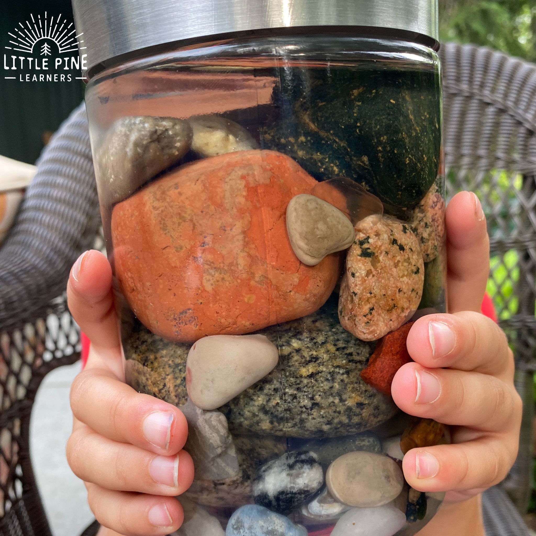 Rocks polishing with mineral oil