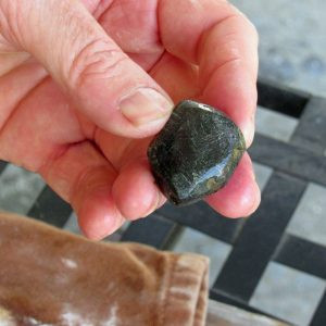 Using a Dremel for rock polishing