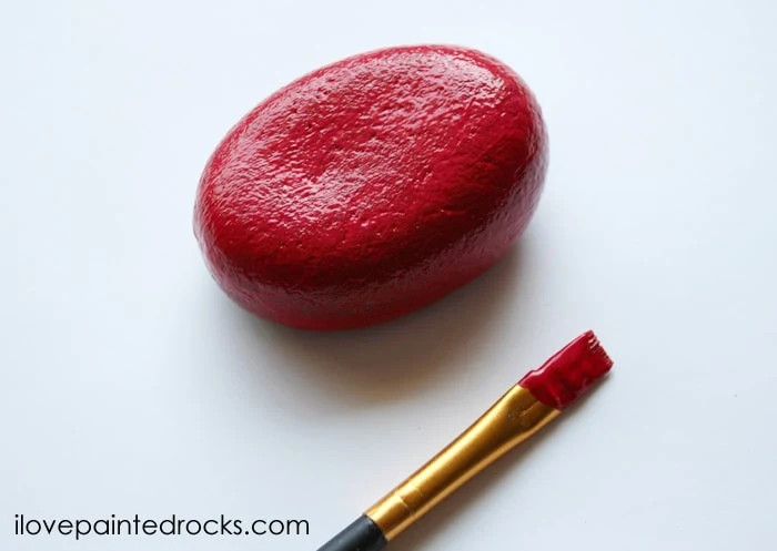 Easy ladybug rock painting idea