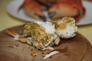 Removing gills from the crab body