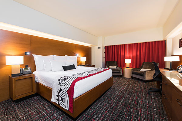 Cherokee Tower King Suite with Dining Area