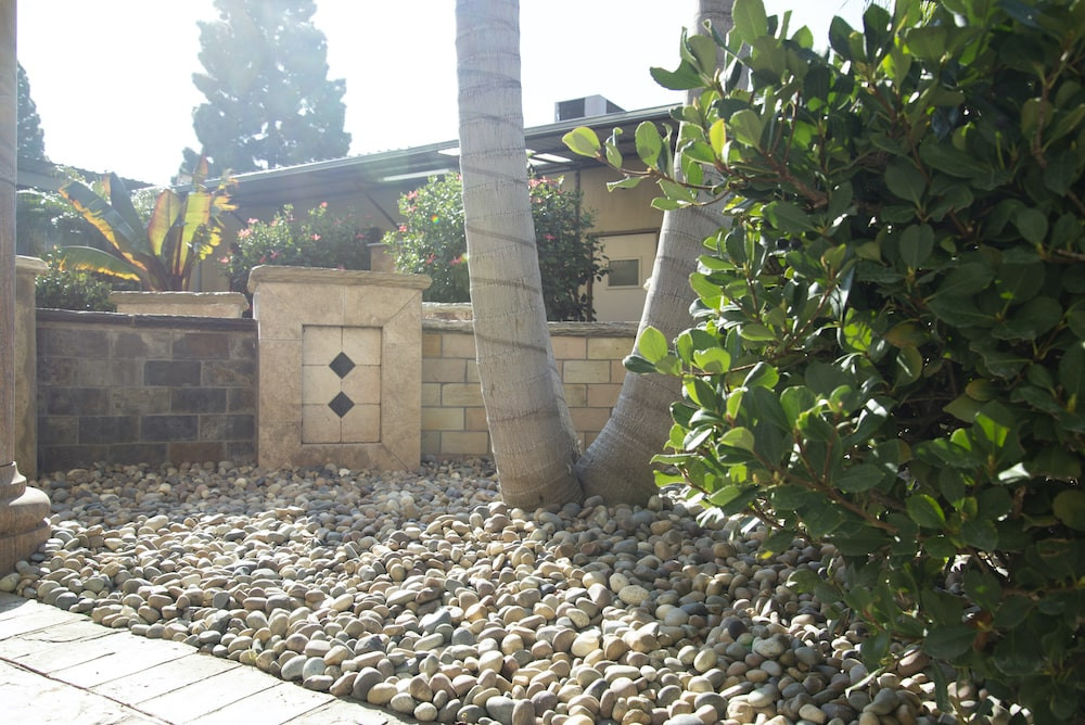 msi-rainbow-beach-pebbles-hardscape-min