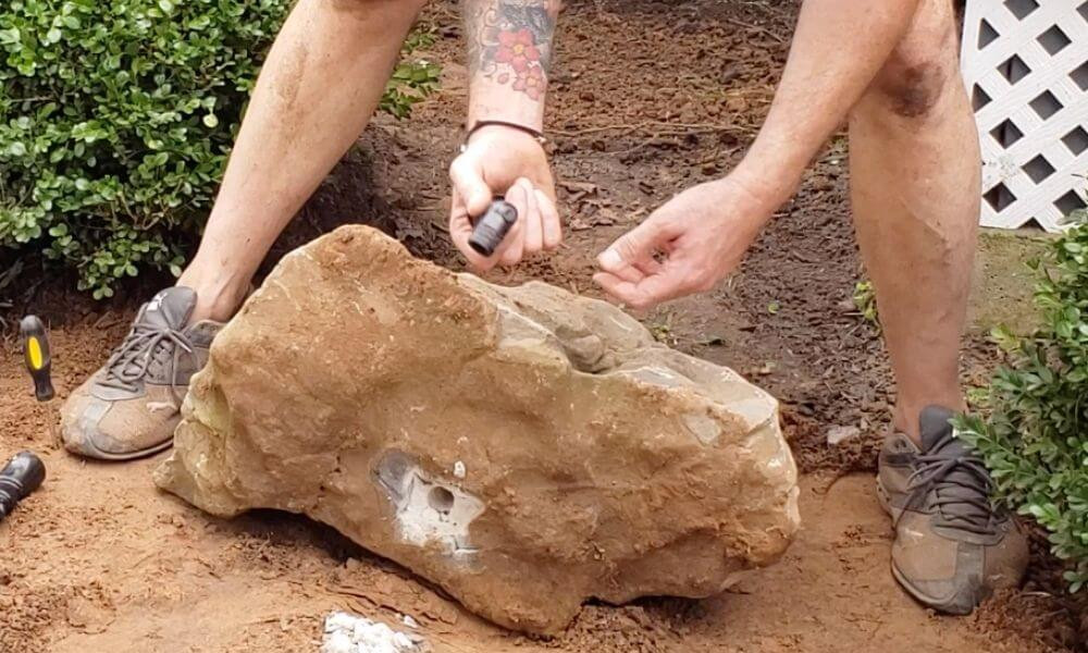 Attach fittings to the drilled hole for the rock fountain