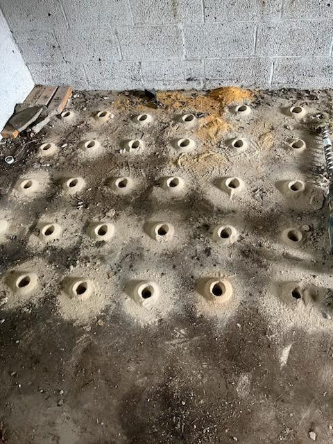 Expanding grout cracking rock
