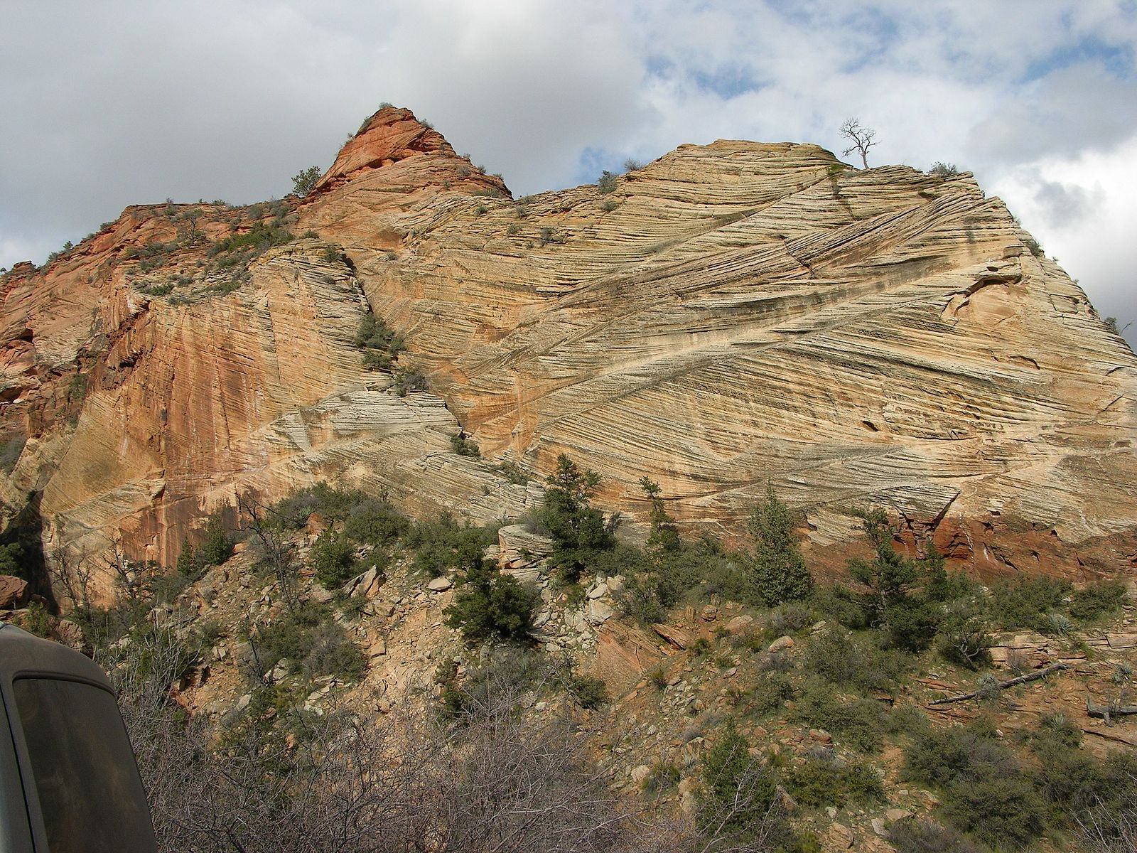 The mountain has a large variety of angles of beds, resulting from dunes moving in all directions.